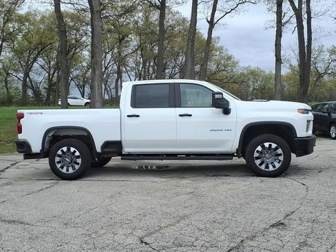 Used 2022 Chevrolet Silverado 2500 Custom w/ Custom Value Package AWD/4WD image 18