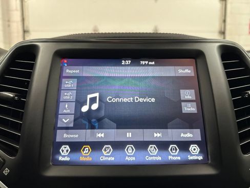 Used 2022 Jeep Cherokee Latitude AWD/4WD image 28