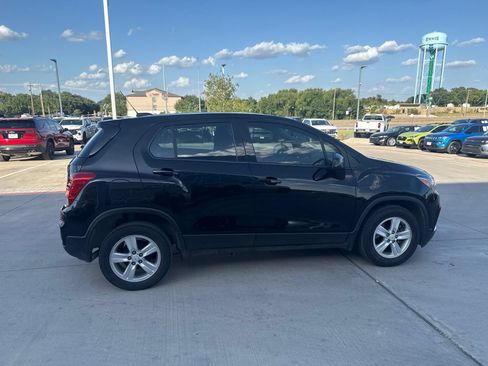 Used 2021 Chevrolet Trax LS FWD image 4