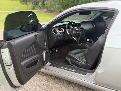 Used 2013 Ford Mustang Premium RWD image 22
