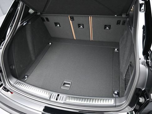Certified 2026 Porsche Macan AWD/4WD image 33