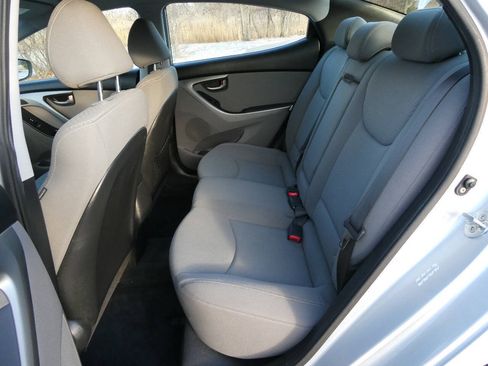 Used 2014 Hyundai Elantra SE w/ Option Group 02 FWD image 23