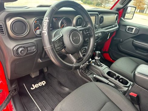 Used 2018 Jeep Wrangler Unlimited Sport image 17