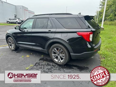 Used 2023 Ford Explorer XLT w/ Equipment Group 202A AWD/4WD image 3