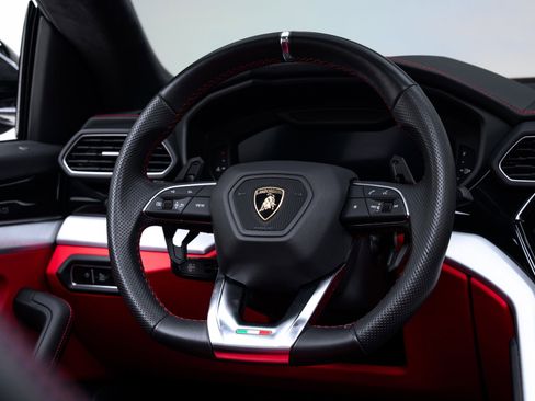 Used 2021 Lamborghini Urus image 32