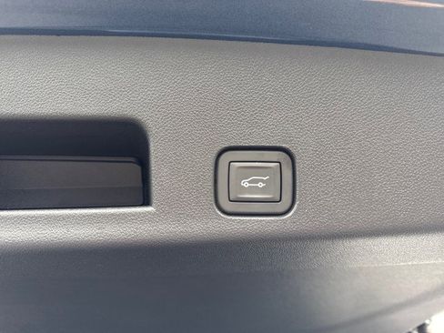 Used 2026 Chevrolet Traverse LT w/ Midnight/Sport Edition FWD image 16