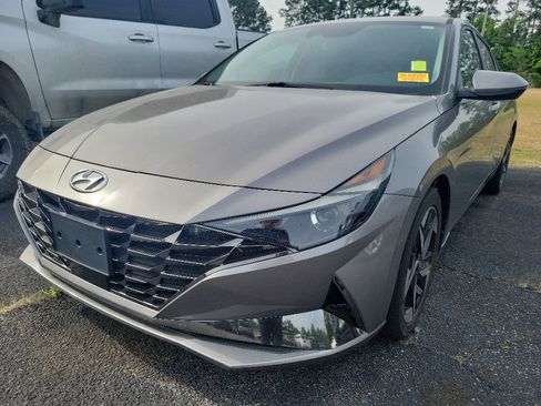 Used 2021 Hyundai Elantra SEL w/ Convenience + Premium Package FWD image 3
