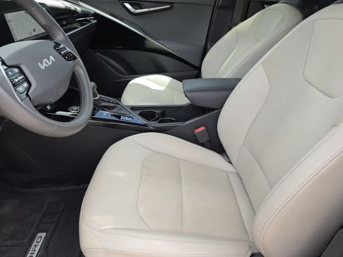 Used 2023 Kia Niro EX Touring FWD image 10