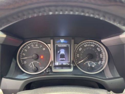 Used 2018 Toyota Tacoma SR5 RWD image 28