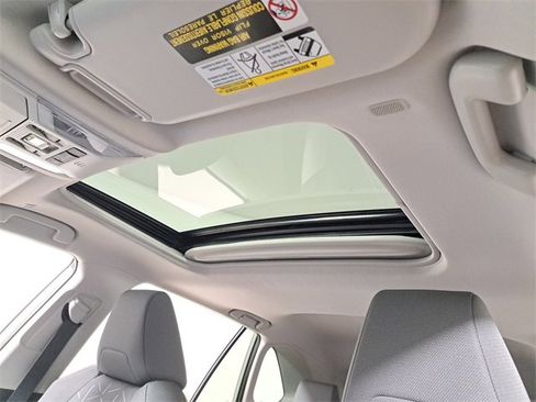 Used 2025 Toyota RAV4 XLE image 21