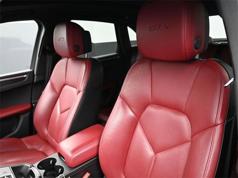Used 2023 Porsche Macan GTS image 5