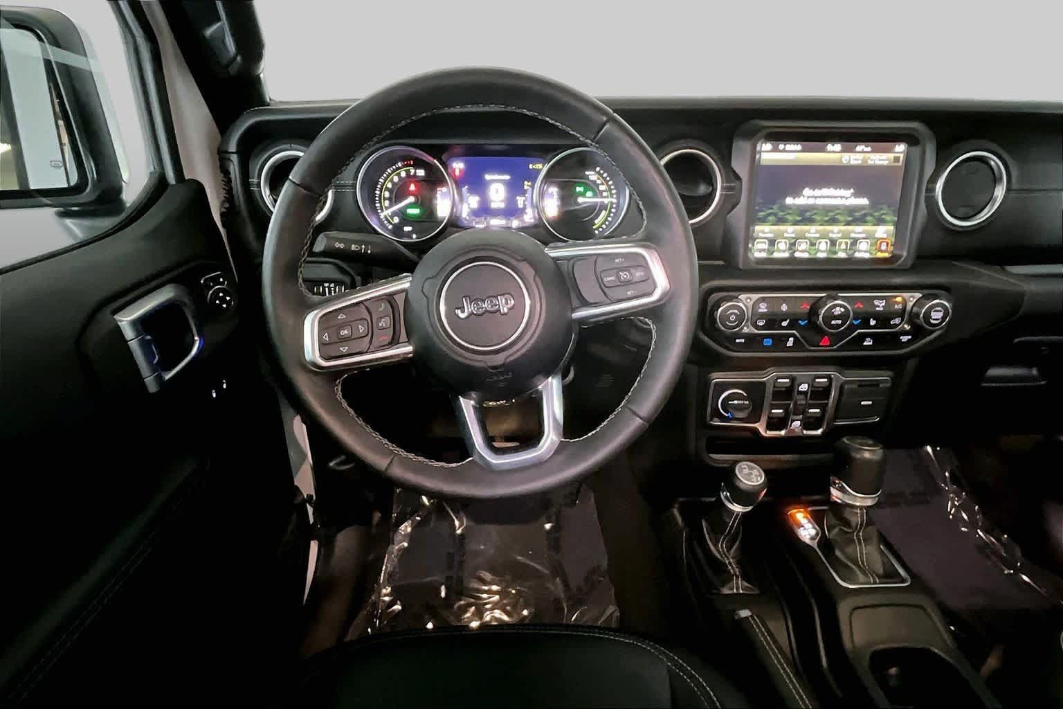 Used 2022 Jeep Wrangler Unlimited Sahara w/ Cold Weather Group AWD/4WD image 6