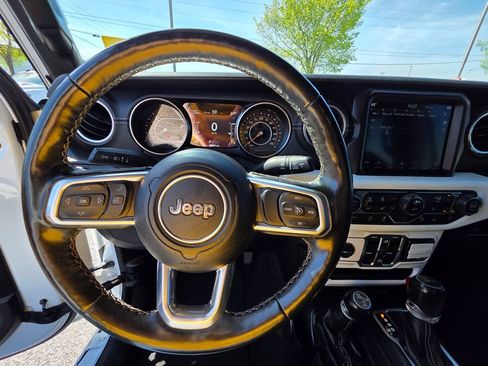 Used 2020 Jeep Gladiator Overland AWD/4WD image 16
