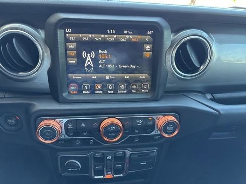 Used 2019 Jeep Wrangler Unlimited Sahara w/ Uconnect 4C Nav & Sound Group AWD/4WD image 12