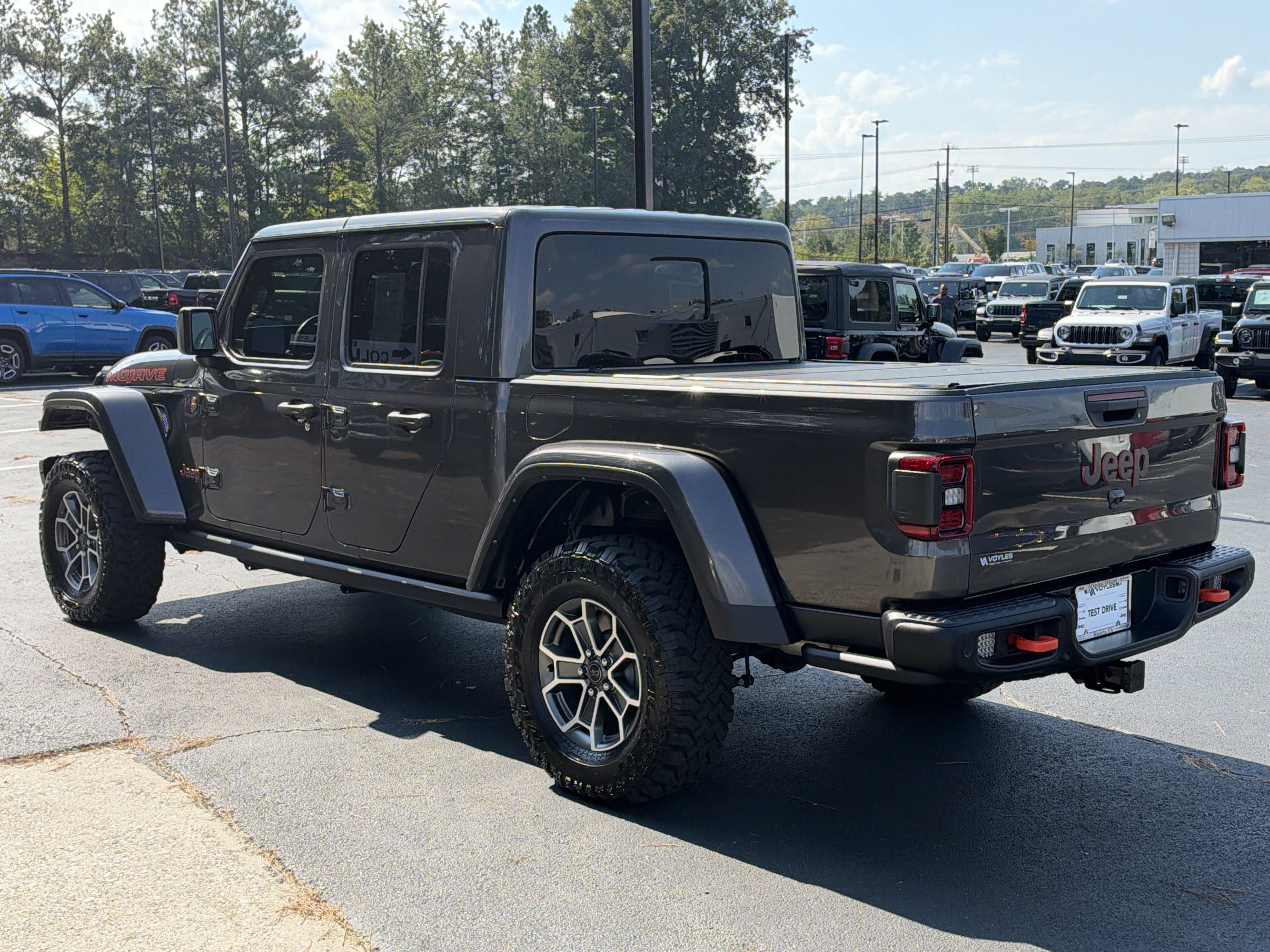 Used 2024 Jeep Gladiator Mojave AWD/4WD image 6