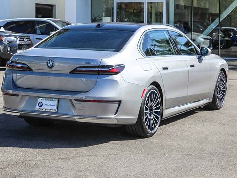 Certified 2025 BMW i7 eDrive50 w/ Premium Package image 6