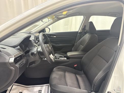Used 2024 Nissan Altima 2.5 SV AWD/4WD image 12
