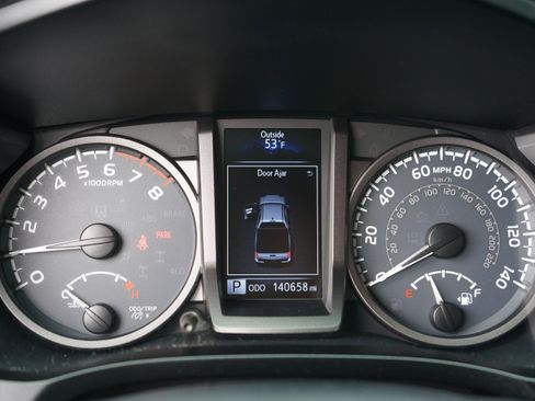 Used 2017 Toyota Tacoma TRD Off-Road AWD/4WD image 17