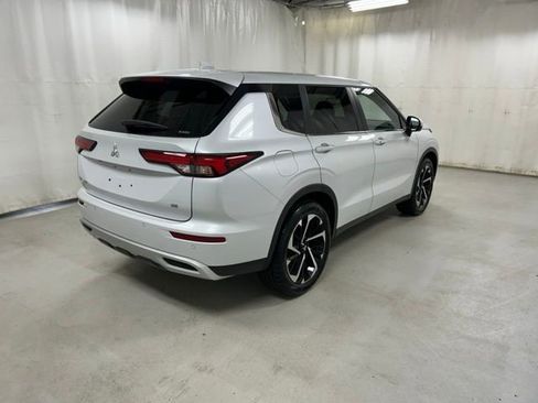 Used 2024 Mitsubishi Outlander AWD image 6