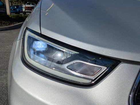 Used 2024 Chrysler Pacifica Limited image 9