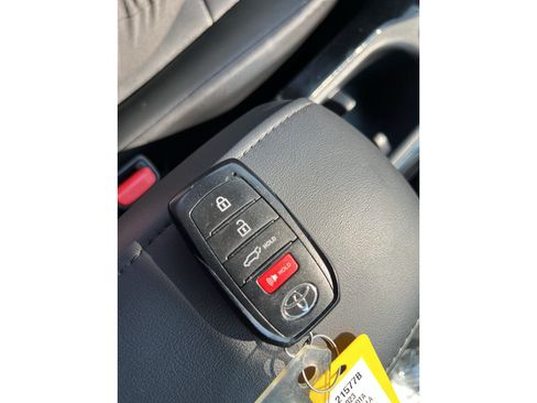 Used 2023 Toyota Corolla Cross XLE w/ Convenience Package AWD/4WD image 17