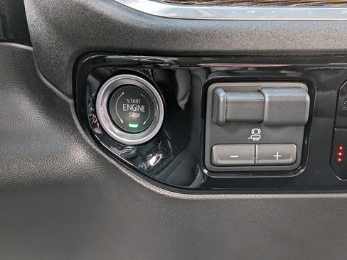 Used 2025 GMC Sierra 1500 SLE image 30