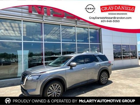 Used 2022 Nissan Pathfinder SL w/ SL Premium Package FWD image 1