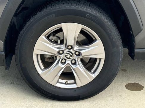 Used 2023 Toyota RAV4 XLE FWD image 5