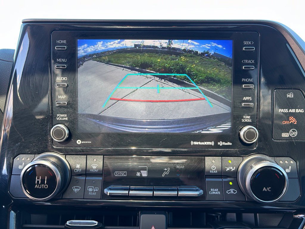 Used 2022 Toyota Highlander XLE FWD image 24