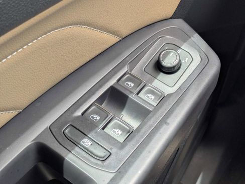 Used 2021 Volkswagen Atlas Cross Sport SE w/ Panoramic Sunroof Package FWD image 29