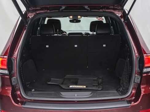 Used 2019 Jeep Grand Cherokee Altitude AWD/4WD image 14