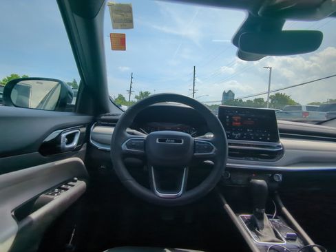 Used 2023 Jeep Compass Limited AWD/4WD image 13