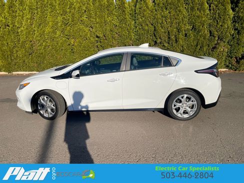 Used 2017 Chevrolet Volt Premier w/ Driver Confidence II Package image 4
