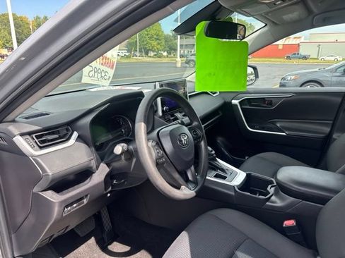 Used 2025 Toyota RAV4 LE AWD/4WD image 18