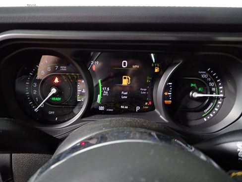 New 2024 Jeep Wrangler Unlimited Sahara w/ Technology Group AWD/4WD image 24