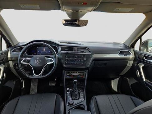 Used 2022 Volkswagen Tiguan SE image 29