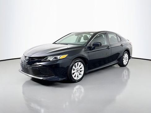 Used 2020 Toyota Camry LE image 4