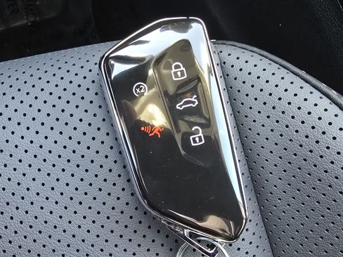 New 2026 Volkswagen Tiguan SE image 27