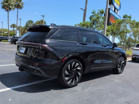 Used 2024 Lincoln Nautilus Reserve w/ Equipment Group 202A AWD/4WD image 4