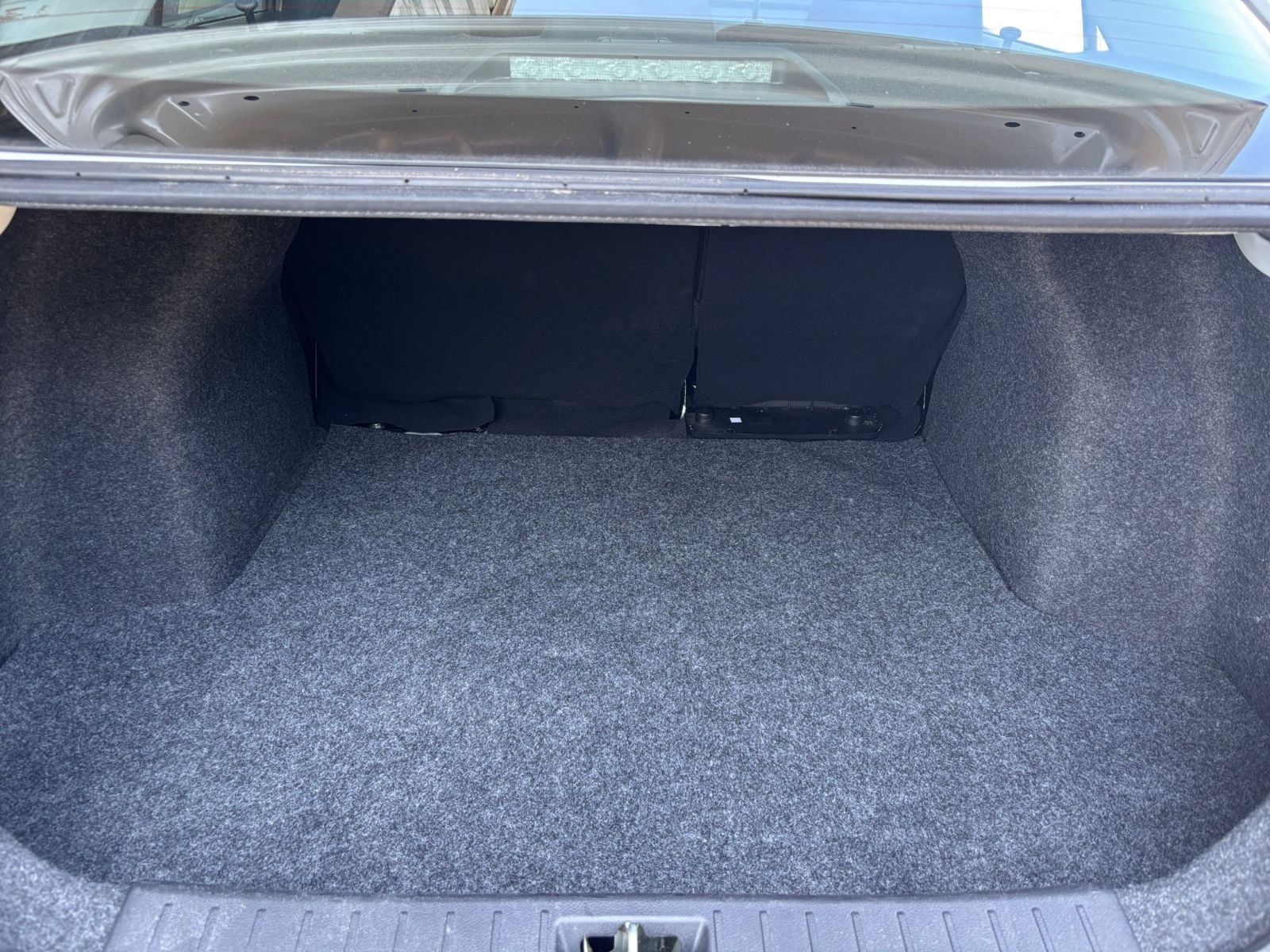 Used 2025 Nissan Versa SV FWD image 28