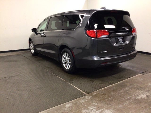 Used 2022 Chrysler Voyager LX FWD image 6
