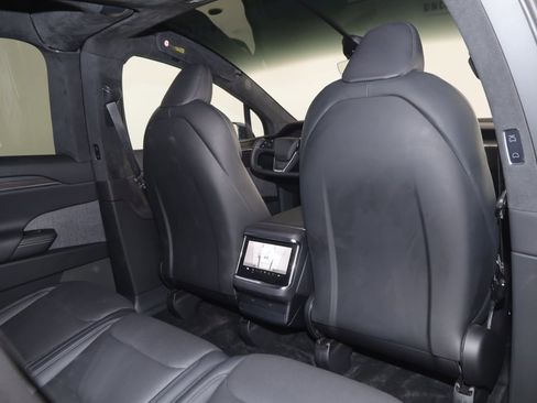 Used 2022 Tesla Model X image 15
