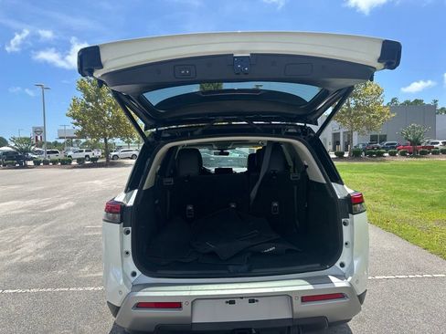 Certified 2024 Nissan Pathfinder SL w/ SL Premium Package AWD/4WD image 7