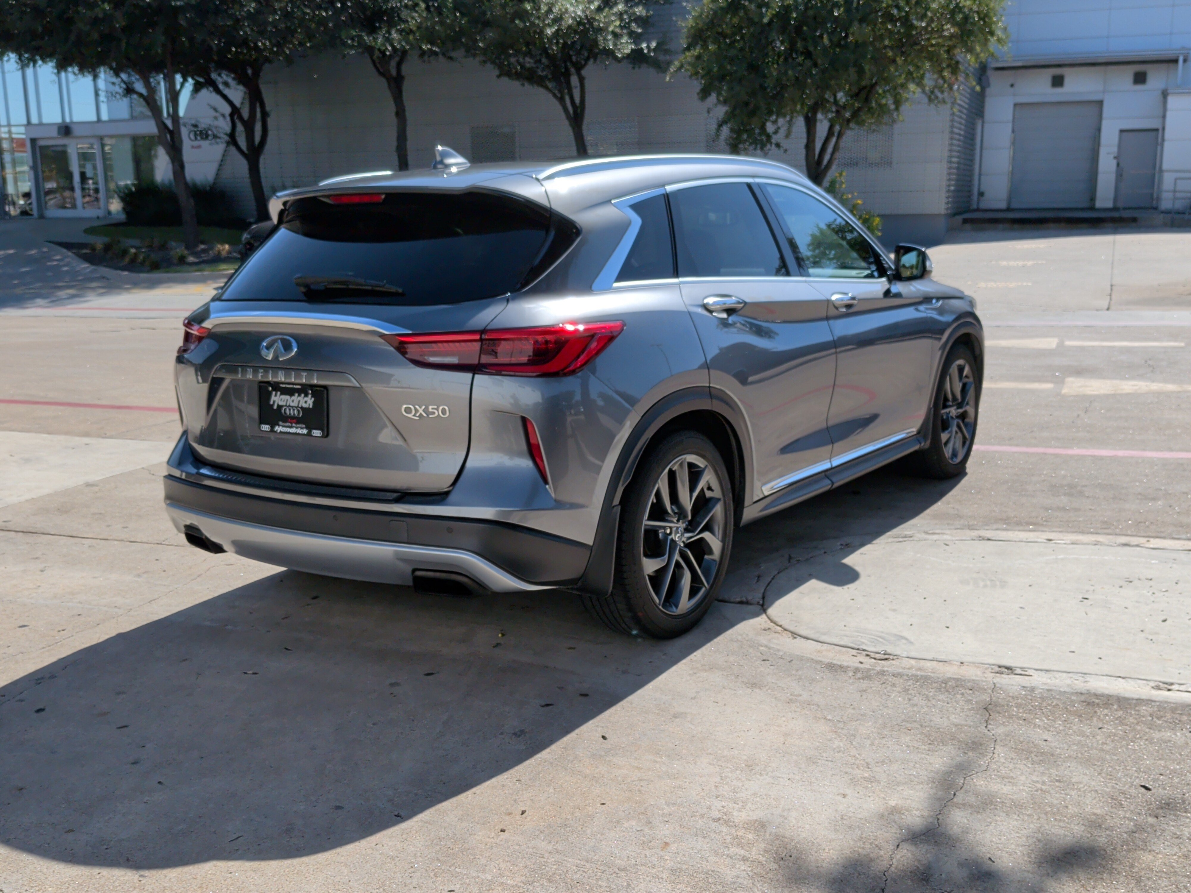 Used 2019 INFINITI QX50 Essential w/ Sensory Package FWD image 10