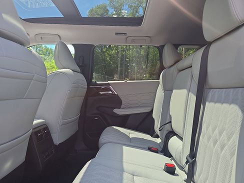 New 2025 Mitsubishi Outlander SEL image 25