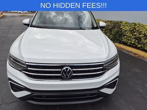 Used 2023 Volkswagen Tiguan SE FWD image 3
