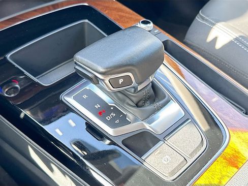 Used 2022 Audi Q5 2.0T Premium image 16