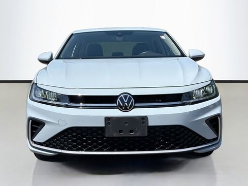 Used 2025 Volkswagen Jetta SE FWD image 3