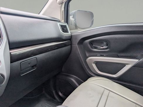 Used 2019 Nissan Titan SV RWD image 24