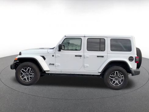 Used 2025 Jeep Wrangler Sahara image 9